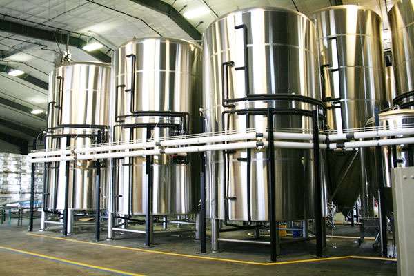 Newer-tanks-at-10-Barrel-Brewing-1024x683_副本