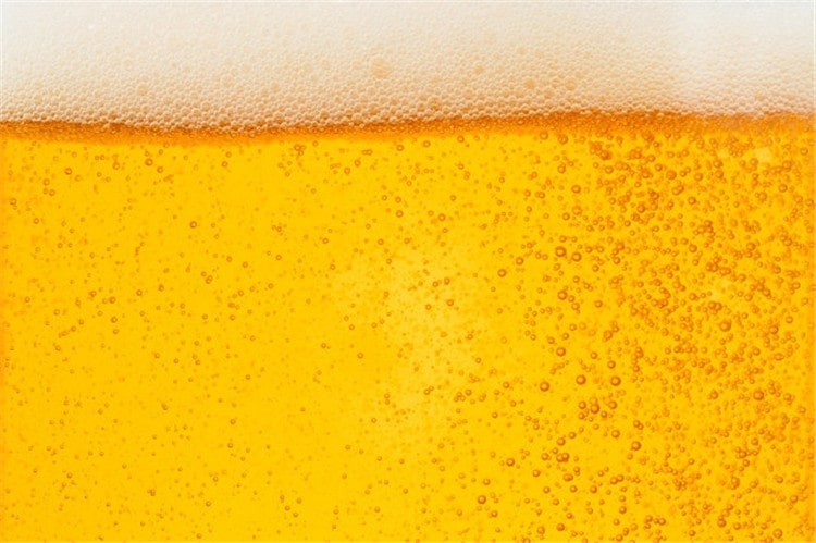 pouring-beer-with-bubble-min