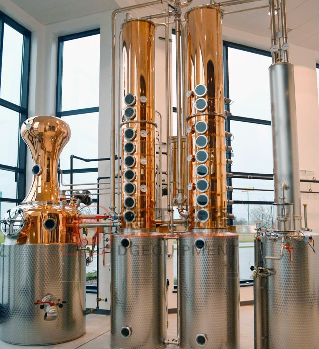 Commercial Distillery Equipment Customized Copper still for Whiskey Gin Rum for Sale
