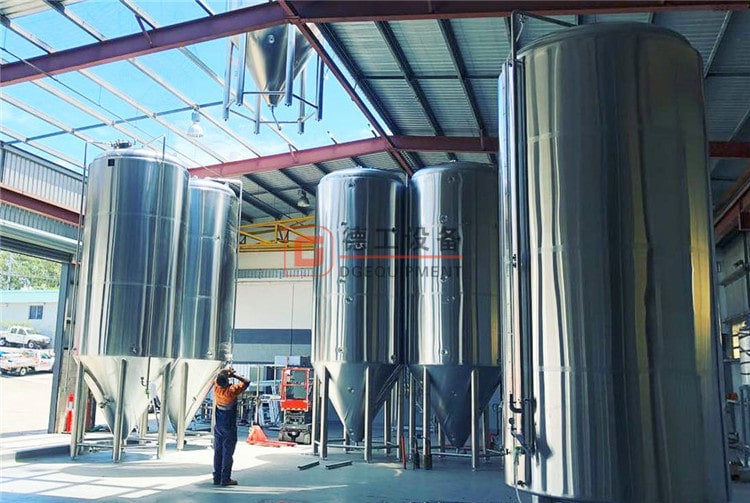 larger brewery fermenters-min