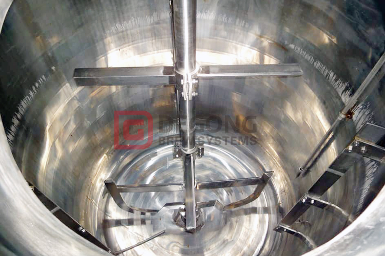 Mixing Tank with Agitator