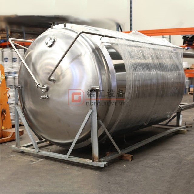 7 Barrel Brewery Cylindrically-conical Fermenters tanks for the fermentation and maturation of beer