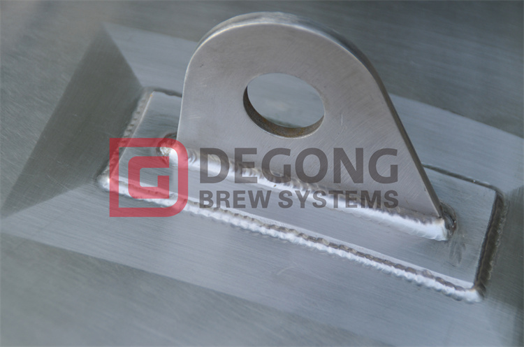 lifting lugs on top of fermentation tanks