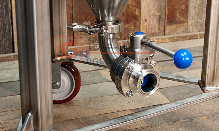 drain outlet with wheel-min